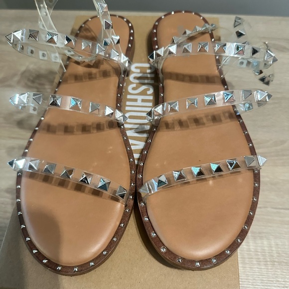 CUSHIONAIRE Talia Studded Flat Jelly Clear Sandals. Size 9 - Picture 4 of 12